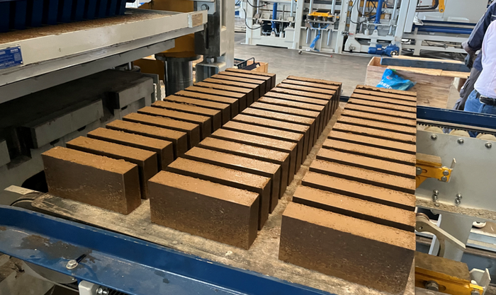 ZN1500 പൂർണ്ണമായും ഓട്ടോമാറ്റിക് ബ്രിക്ക് മേക്കിംഗ് മെഷീൻ കിഴക്കൻ ചൈന ഉപഭോക്താവിനെ സ്ലഡ്ജ് റിസോഴ്സ് വിനിയോഗത്തിൽ ശക്തിപ്പെടുത്തുന്നു